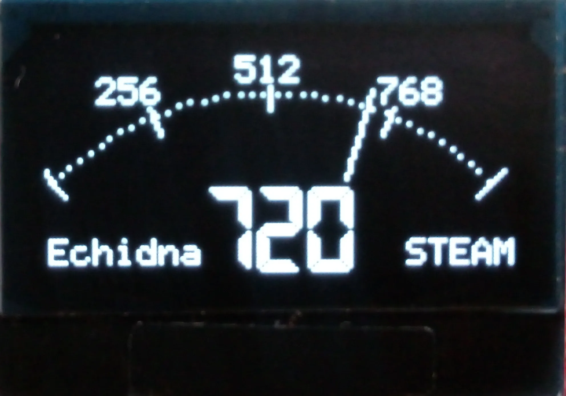 La pantalla muestra un medidor de aguja con escala de 256 a 768 y el valor 720.