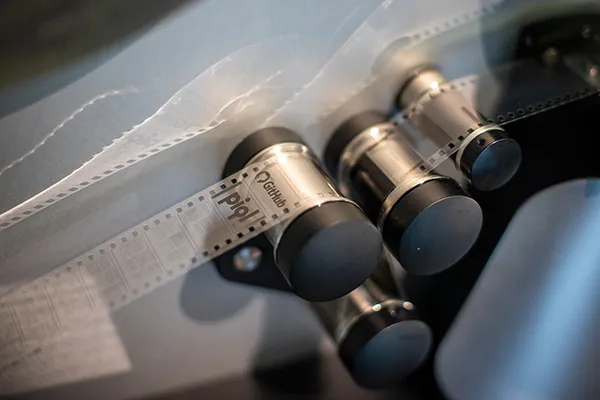 Rollos de película en los que se guardan los repositorios.