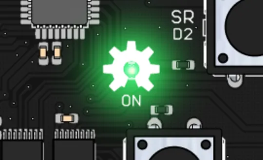 Detalle del centro de la EchidnaBlack2 con el LED de encendido, rotulado ON, iluminado en verde dentro del engranaje del logo de hardware libre.