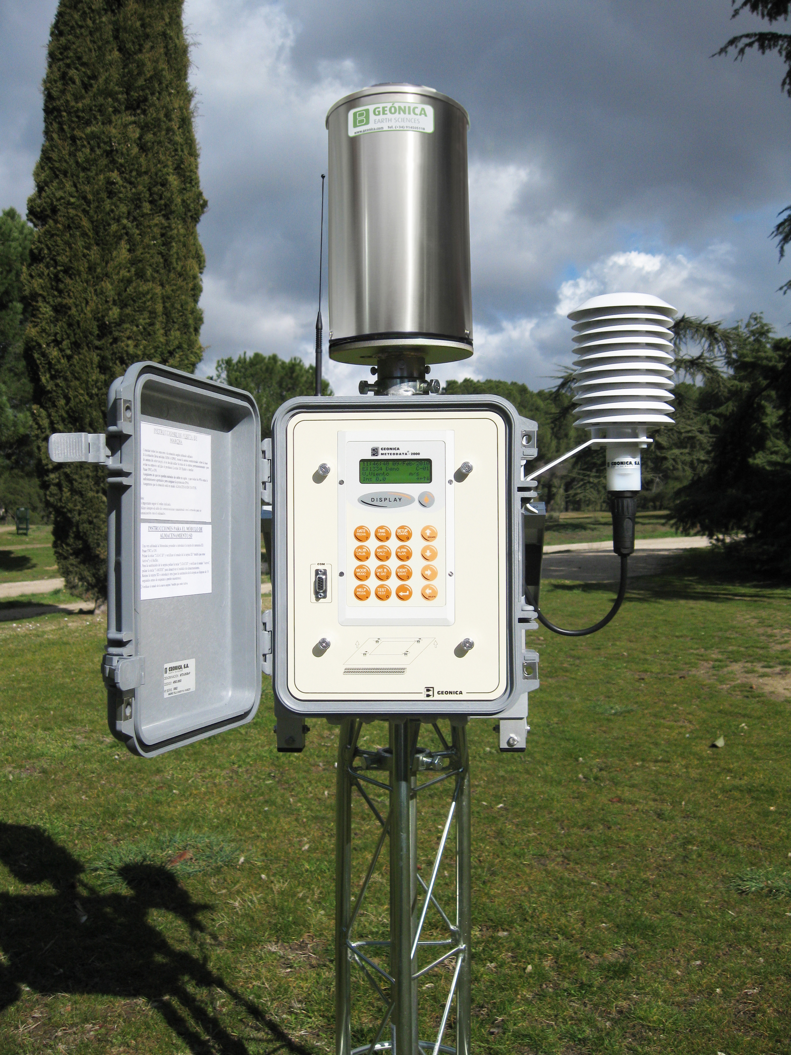 Estación Meteorológica Automática con Datalogger METEODATA y Pluviómetro de Pesada Electrónica DATARAIN-4000
